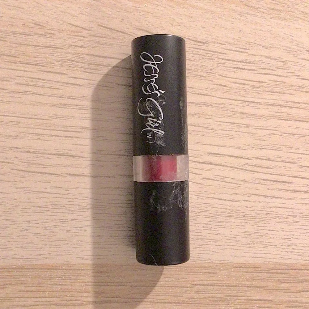 Jesse's Girl's Lipstick